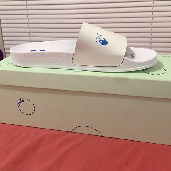 Off-white slides - Picture 2 of 3